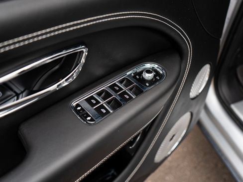 Certified 2023 Bentley Bentayga AWD/4WD image 24