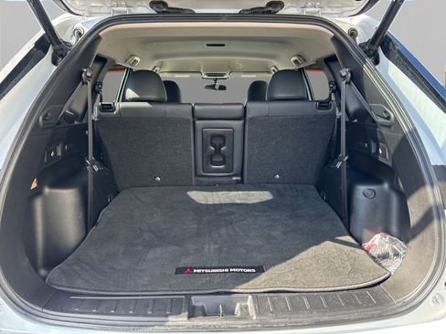 Used 2023 Mitsubishi Outlander SE image 11