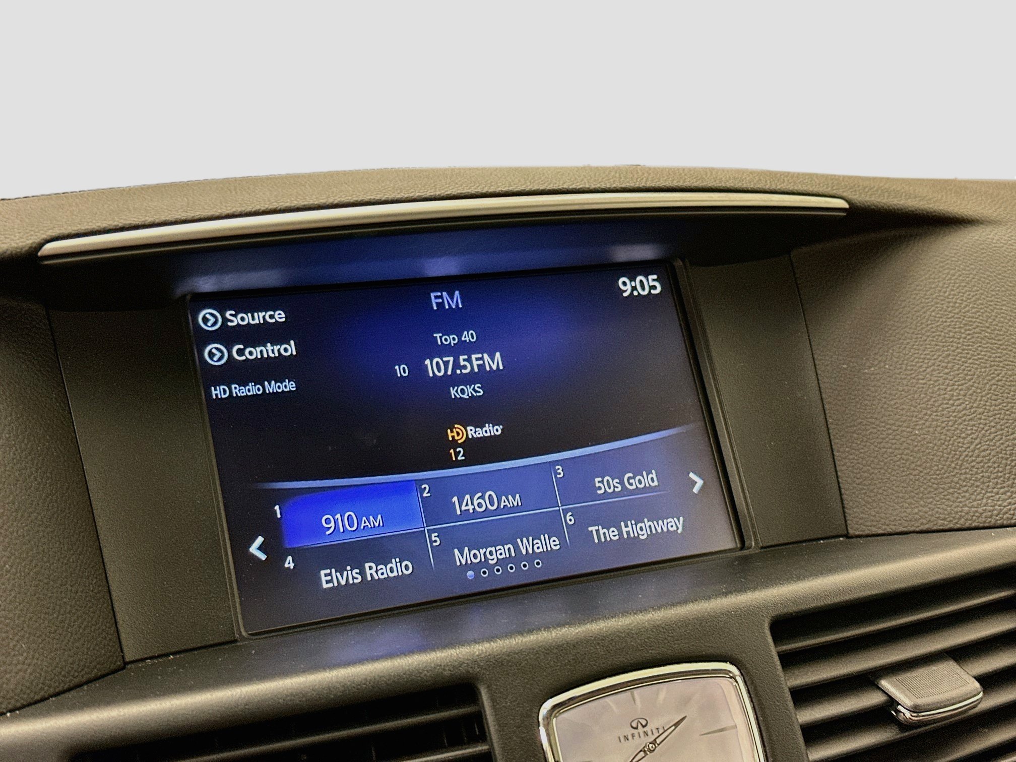 Used 2018 INFINITI Q70 Luxe AWD/4WD image 21