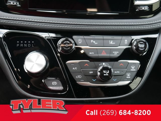 New 2027 Chrysler Pacifica Select FWD image 30
