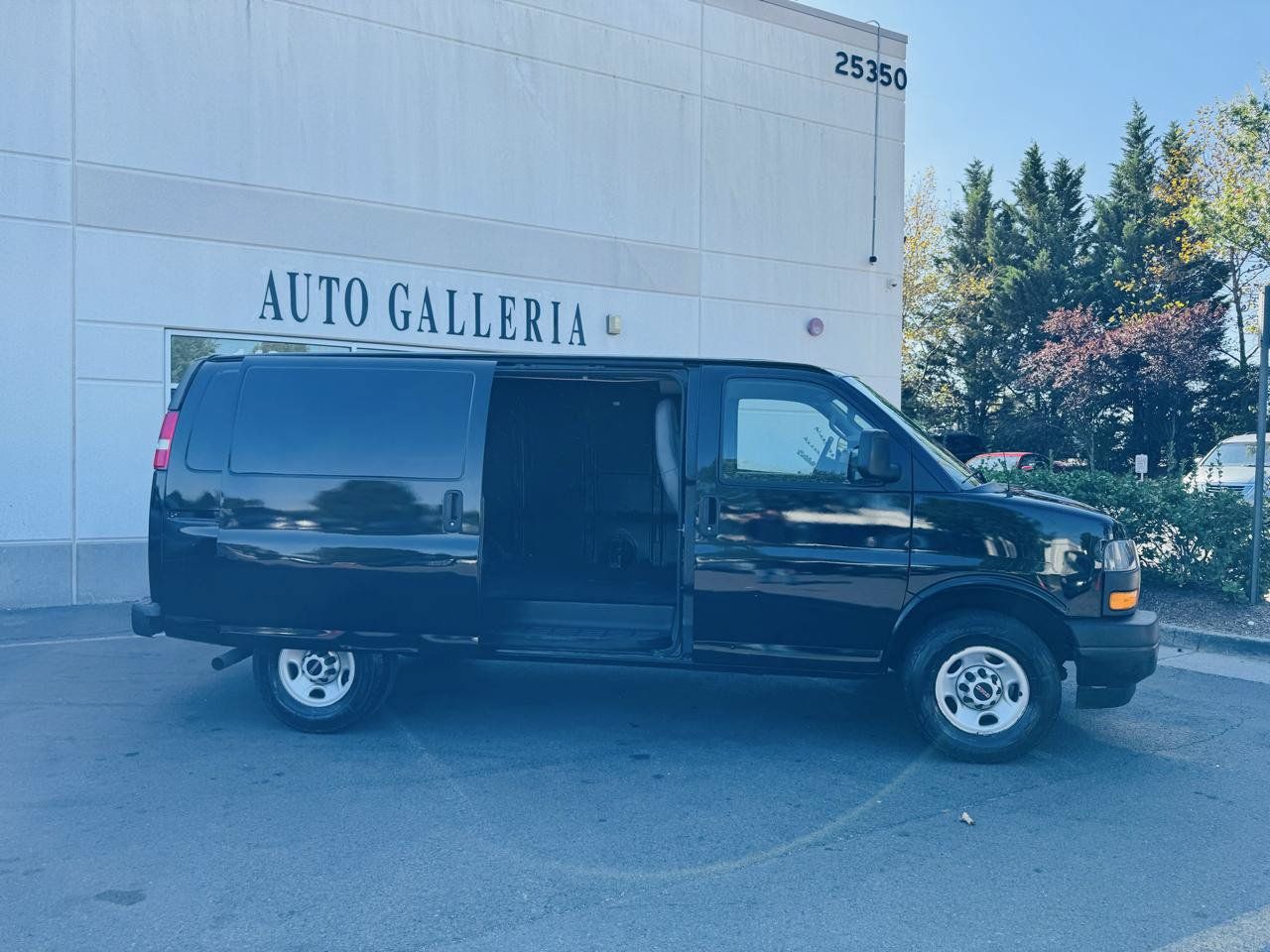 Used 2020 GMC Savana 2500 RWD image 33