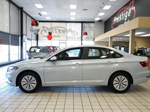 Used 2019 Volkswagen Jetta R-Line FWD image 3