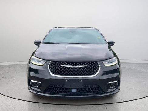 Used 2023 Chrysler Pacifica Touring-L FWD image 4