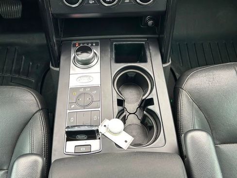 Used 2019 Land Rover Discovery SE image 18