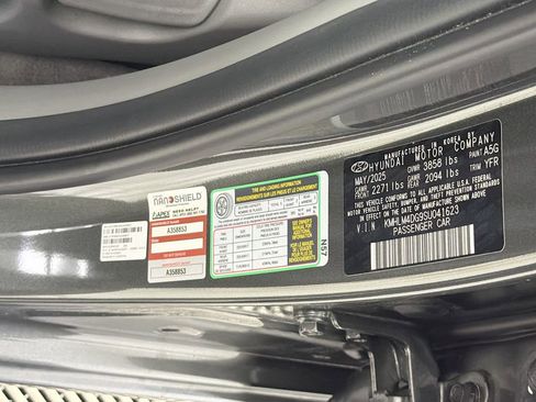 Used 2025 Hyundai Elantra Sport FWD image 30