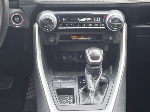 Used 2020 Toyota RAV4 XLE Premium FWD image 17