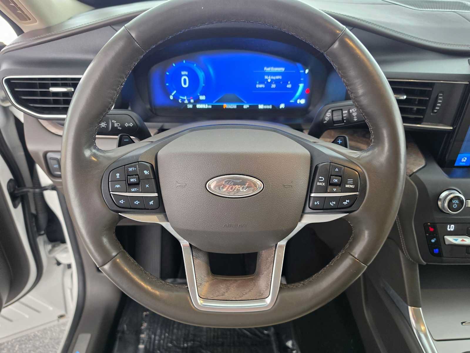 Used 2020 Ford Explorer Platinum w/ Premium Technology Package AWD/4WD image 24