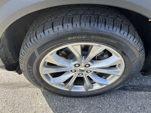 Used 2022 Ford Explorer XLT w/ Equipment Group 202A AWD/4WD image 2