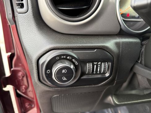 Used 2021 Jeep Gladiator Willys image 30