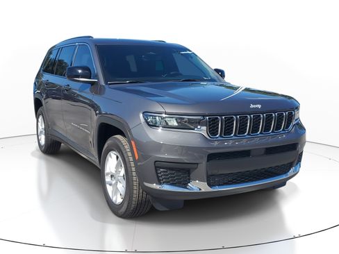 Used 2025 Jeep Grand Cherokee L Laredo RWD image 2