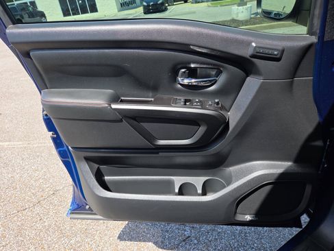 Used 2020 Nissan Titan PRO-4X w/ Pro-4x Convenience Package AWD/4WD image 19