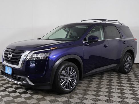 Used 2023 Nissan Pathfinder SL w/ SL Premium Package AWD/4WD image 11