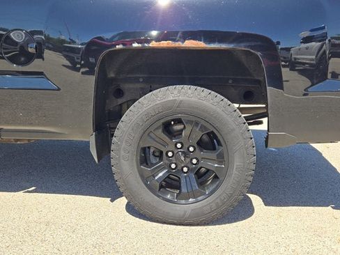 Used 2017 Chevrolet Silverado 1500 LT w/ Midnight Edition AWD/4WD image 15