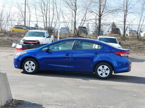 Used 2017 Kia Forte LX FWD image 3