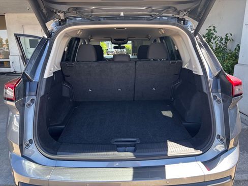 Used 2025 Nissan Rogue SV FWD image 33