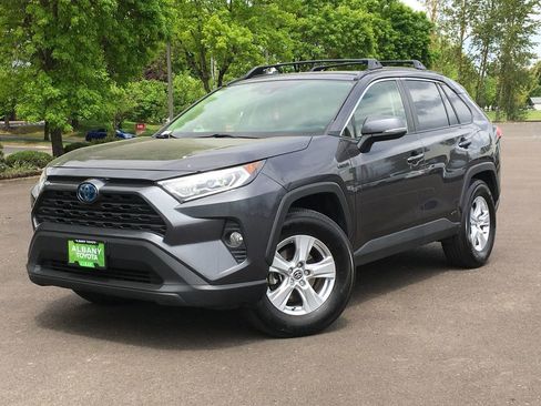 Used 2020 Toyota RAV4 XLE w/ Convenience Package AWD/4WD image 1