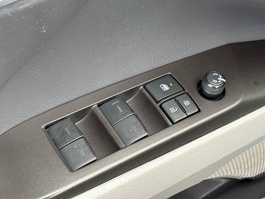 Used 2023 Toyota Camry SE FWD image 22