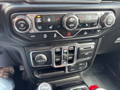 Used 2021 Jeep Wrangler Unlimited Sahara w/ Uconnect 4C Nav & Sound Group AWD/4WD image 26