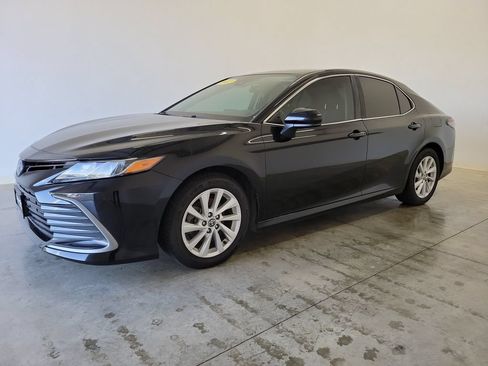 Used 2022 Toyota Camry LE FWD image 30