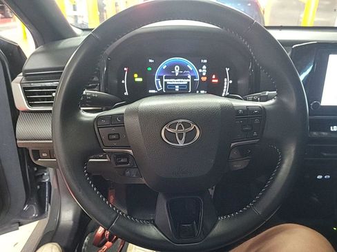 Used 2025 Toyota Camry SE w/ Convenience Package FWD image 6