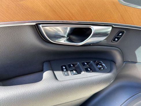 Used 2021 Volvo XC90 T6 Momentum w/ Climate Package image 13