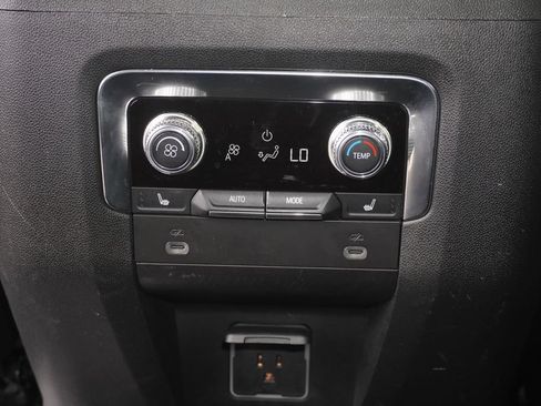 Used 2023 GMC Yukon SLT w/ SLT Premium Package RWD image 14