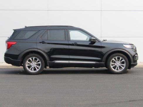 Certified 2023 Ford Explorer XLT w/ Equipment Group 202A AWD/4WD image 6