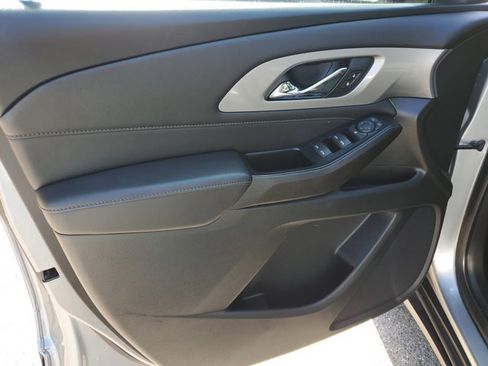 Used 2023 Chevrolet Traverse LT image 25
