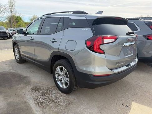 Used 2023 GMC Terrain SLE w/ Driver Convenience Package AWD/4WD image 3