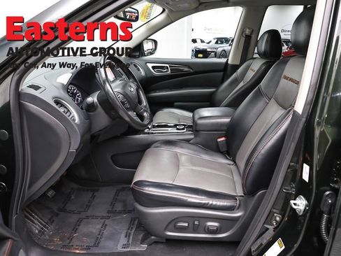 Used 2020 Nissan Pathfinder SL AWD/4WD image 14