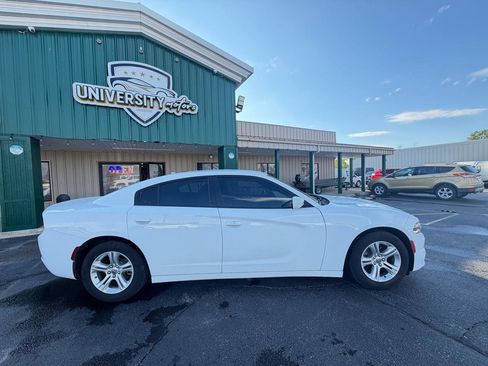 Used 2020 Dodge Charger SXT RWD image 2