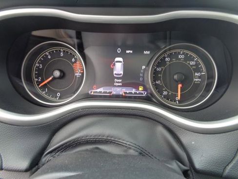 Used 2017 Jeep Cherokee Limited image 39
