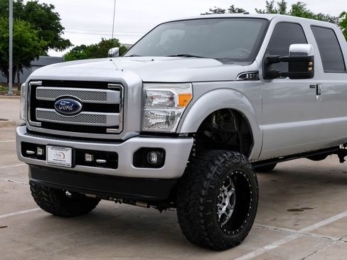 Used 2016 Ford F250 Platinum w/ FX4 Off-Road Package AWD/4WD image 5