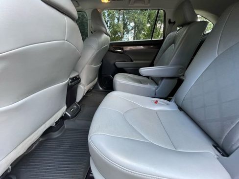 Used 2021 Toyota Highlander Platinum image 23
