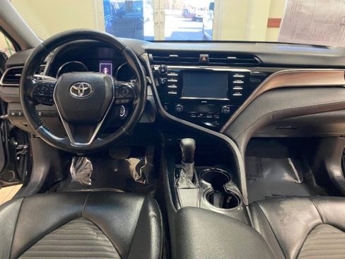 Used 2020 Toyota Camry SE image 18