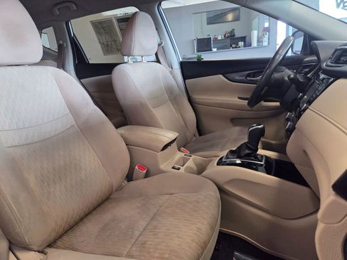 Used 2017 Nissan Rogue SV w/ SV Premium Package image 49