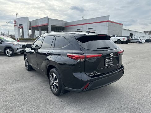 Used 2021 Toyota Highlander XLE image 7