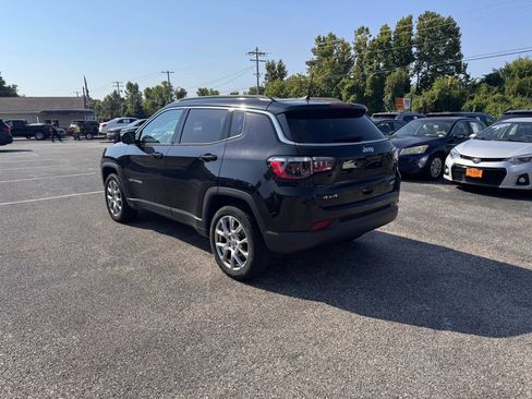 Used 2022 Jeep Compass Latitude AWD/4WD image 3