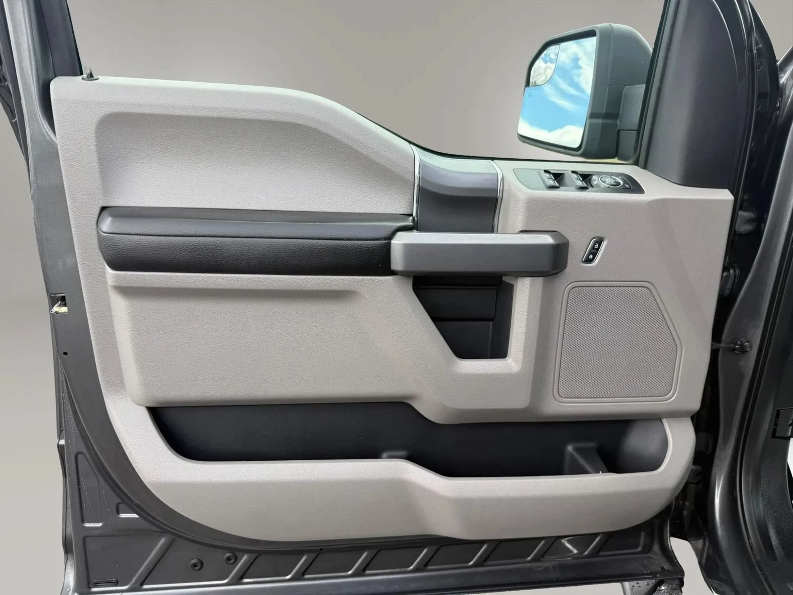 Used 2017 Ford F150 XLT w/ Equipment Group 302A Luxury RWD image 13