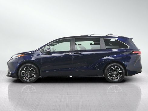 Used 2026 Toyota Sienna Platinum AWD/4WD image 2
