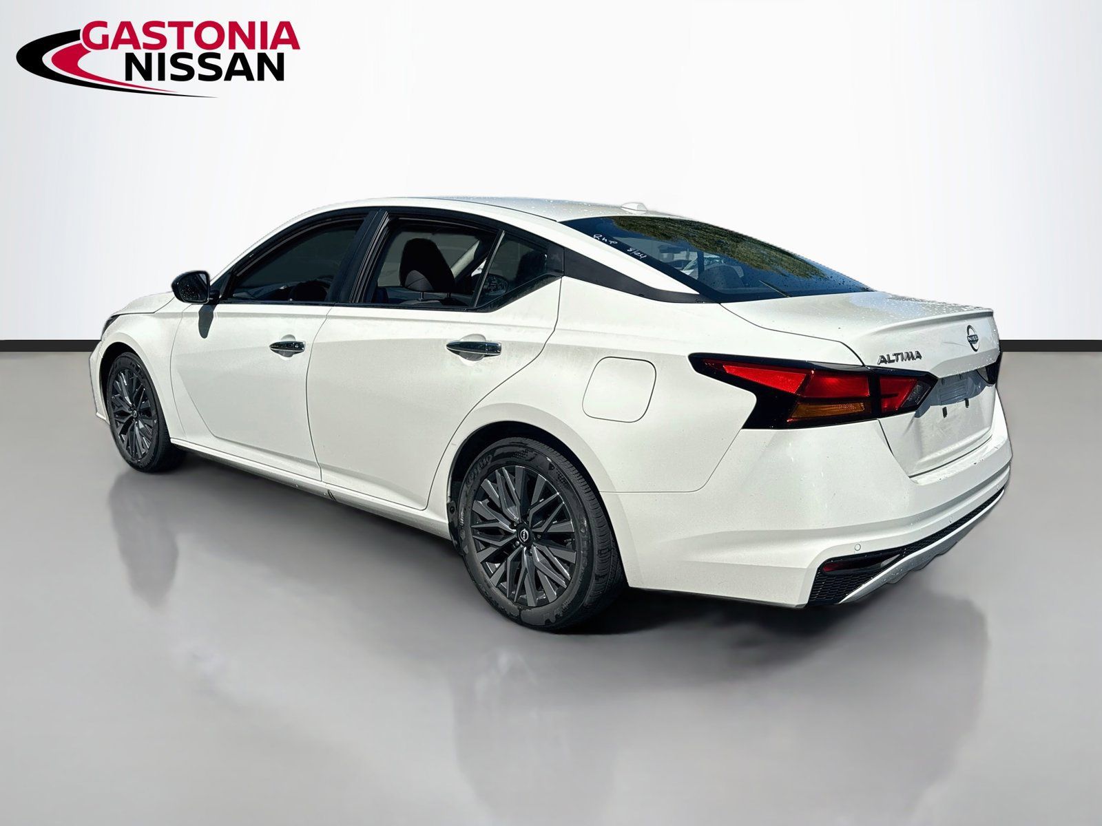 Used 2025 Nissan Altima 2.5 SV FWD image 6