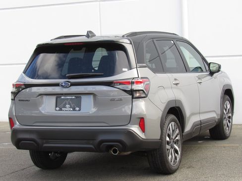 Used 2025 Subaru Forester Touring AWD/4WD image 6
