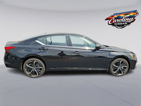 Used 2023 Nissan Altima 2.5 SR AWD/4WD image 7