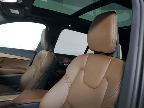 Certified 2025 Volvo XC90 B6 Plus w/ Protection Package AWD/4WD image 26