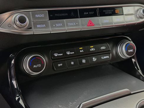 Used 2019 Kia Stinger GT1 RWD image 18