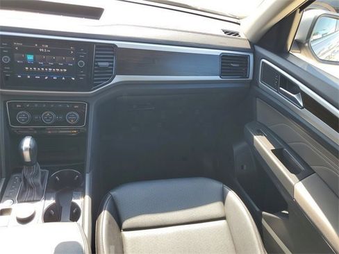 Used 2023 Volkswagen Atlas SE image 32