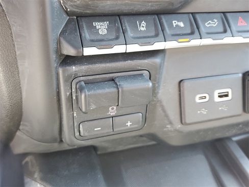 Certified 2022 GMC Sierra 2500 AT4 w/ AT4 Preferred Package image 36