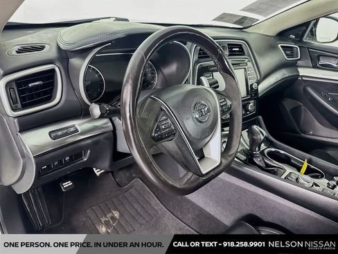 Certified 2017 Nissan Maxima SR w/ Midnight Edition FWD image 9