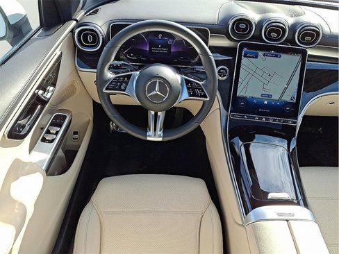 Used 2023 Mercedes-Benz GLC 300 4MATIC image 12