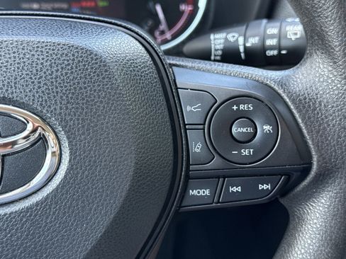 Used 2024 Toyota RAV4 XLE FWD image 21